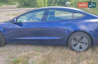 Седан Tesla Model 3 2023 в 