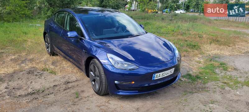 Седан Tesla Model 3 2023 в Киеве