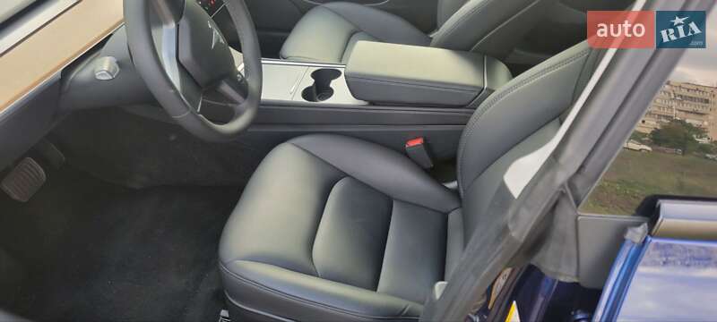 Седан Tesla Model 3 2023 в Киеве
