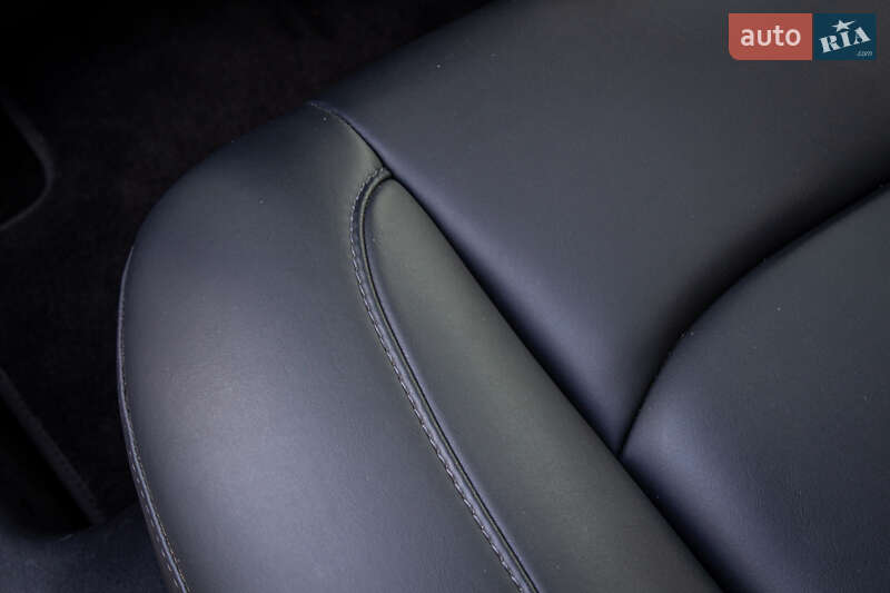 Седан Tesla Model 3 2022 в Львове