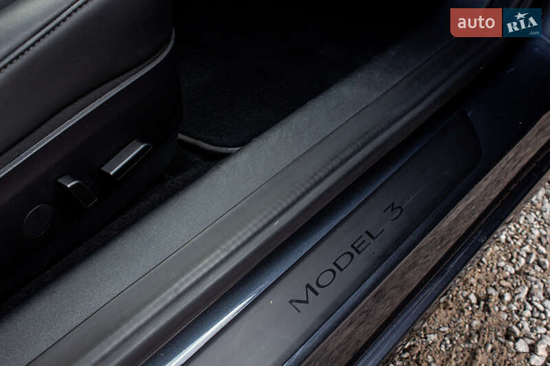 Седан Tesla Model 3 2022 в Львове