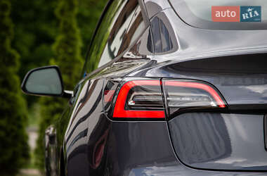 Седан Tesla Model 3 2022 в 