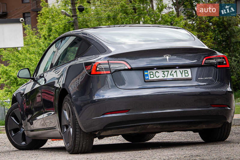 Седан Tesla Model 3 2022 в Львове