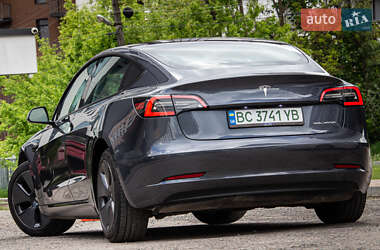 Седан Tesla Model 3 2022 в 