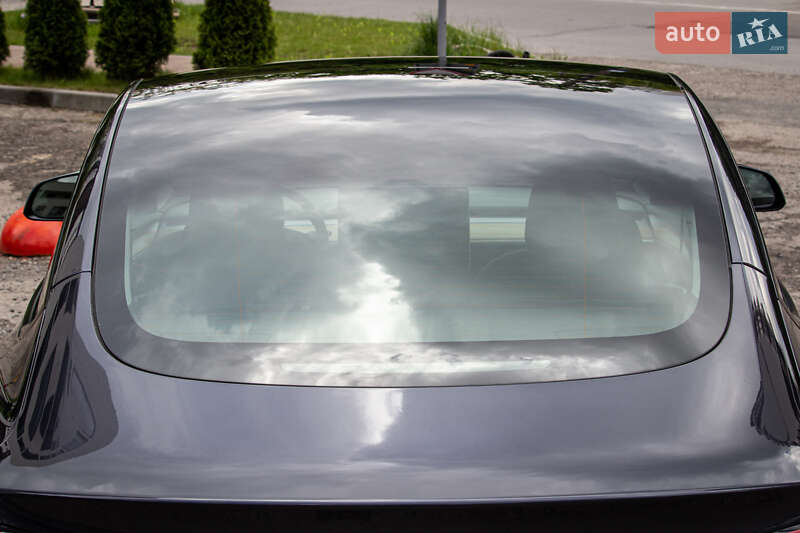 Седан Tesla Model 3 2022 в Львове