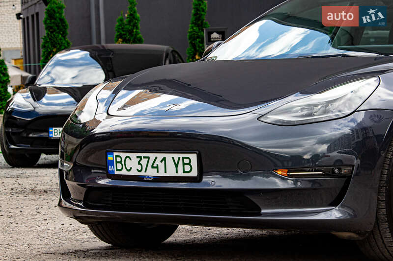 Седан Tesla Model 3 2022 в Львове