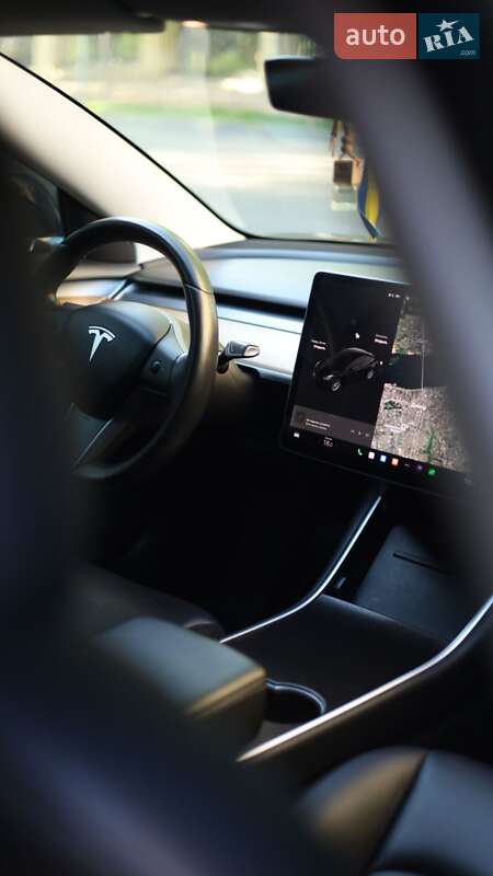 Седан Tesla Model 3 2019 в Дніпрі