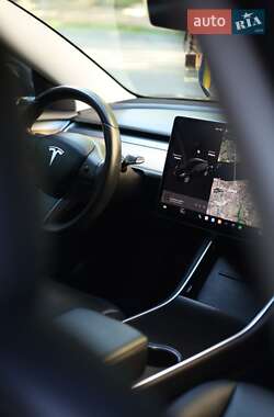 Седан Tesla Model 3 2019 в 
