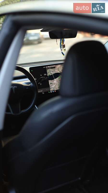 Седан Tesla Model 3 2019 в Дніпрі