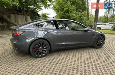 Седан Tesla Model 3 2021 в 
