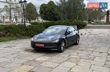 Седан Tesla Model 3 2024 в 