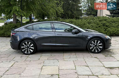 Седан Tesla Model 3 2024 в 