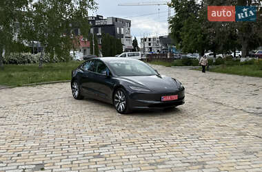 Седан Tesla Model 3 2024 в 