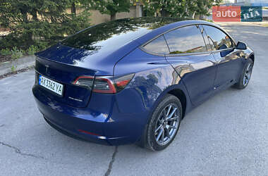 Седан Tesla Model 3 2023 в 