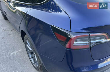 Седан Tesla Model 3 2023 в 