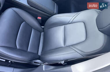 Седан Tesla Model 3 2023 в 