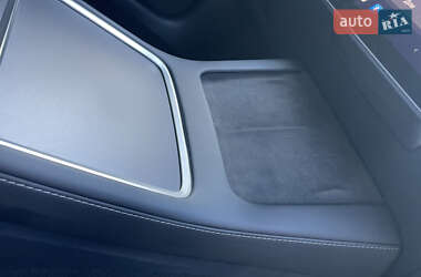 Седан Tesla Model 3 2023 в 