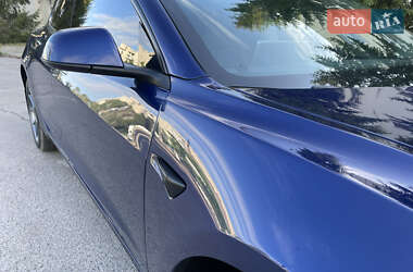 Седан Tesla Model 3 2023 в 