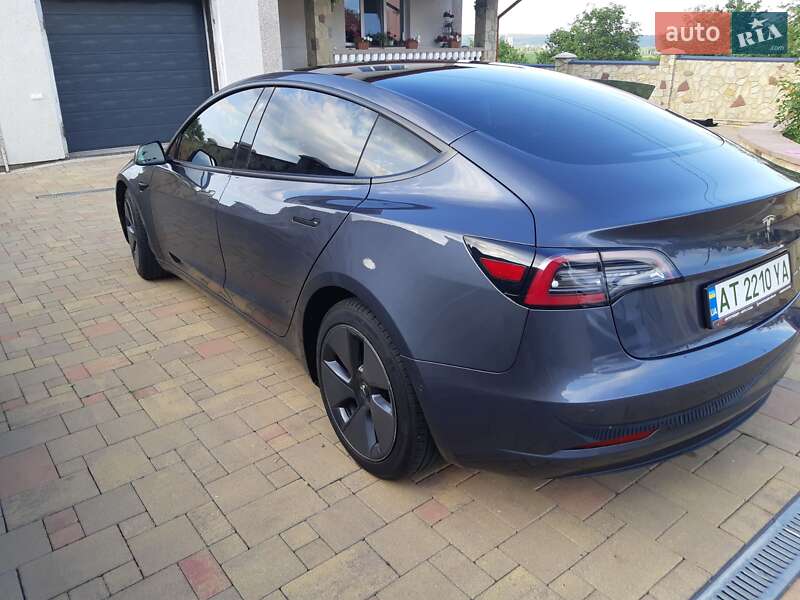 Седан Tesla Model 3 2020 в Івано-Франківську