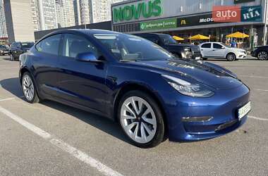 Седан Tesla Model 3 2022 в 