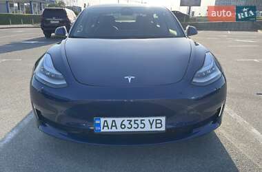 Седан Tesla Model 3 2022 в 