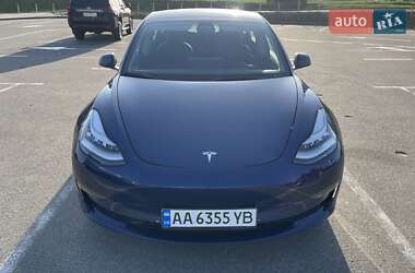 Седан Tesla Model 3 2022 в 