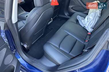 Седан Tesla Model 3 2022 в 