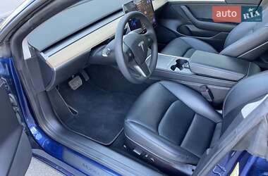 Седан Tesla Model 3 2022 в 