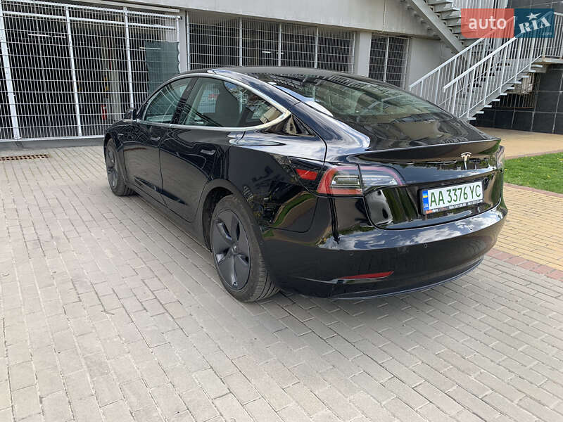Седан Tesla Model 3 2019 в Киеве