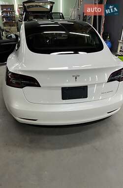 Седан Tesla Model 3 2021 в 