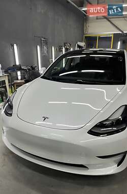 Седан Tesla Model 3 2021 в 