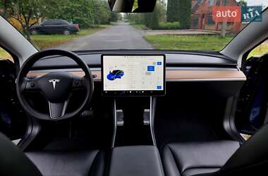 Седан Tesla Model 3 2020 в 