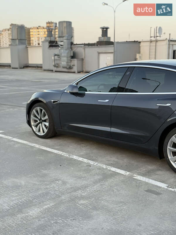 Седан Tesla Model 3 2018 в Києві