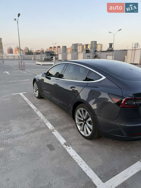 Седан Tesla Model 3 2018 в Києві