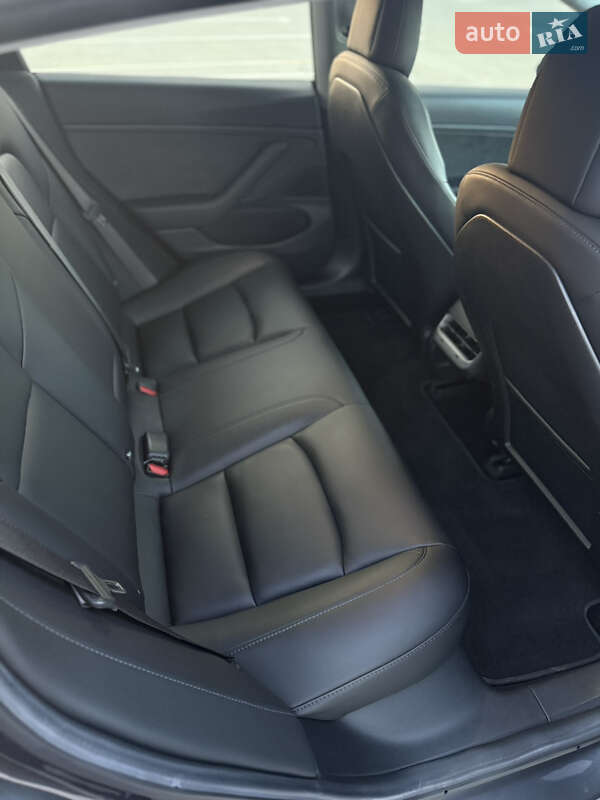 Седан Tesla Model 3 2018 в Києві