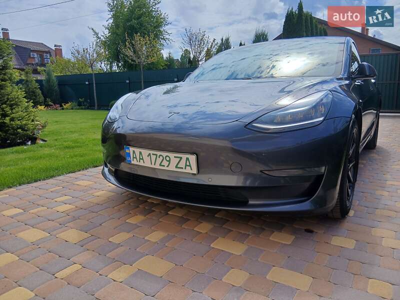 Седан Tesla Model 3 2019 в 