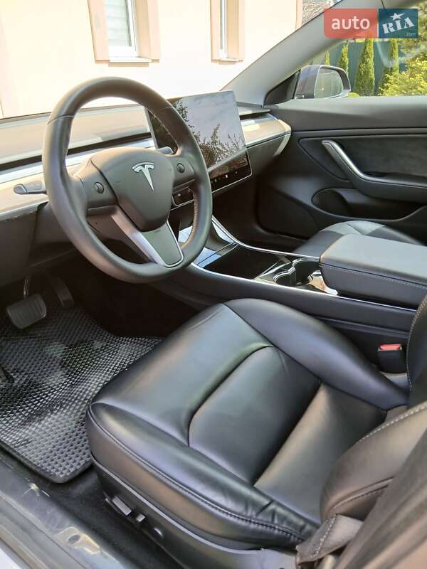 Седан Tesla Model 3 2019 в Киеве