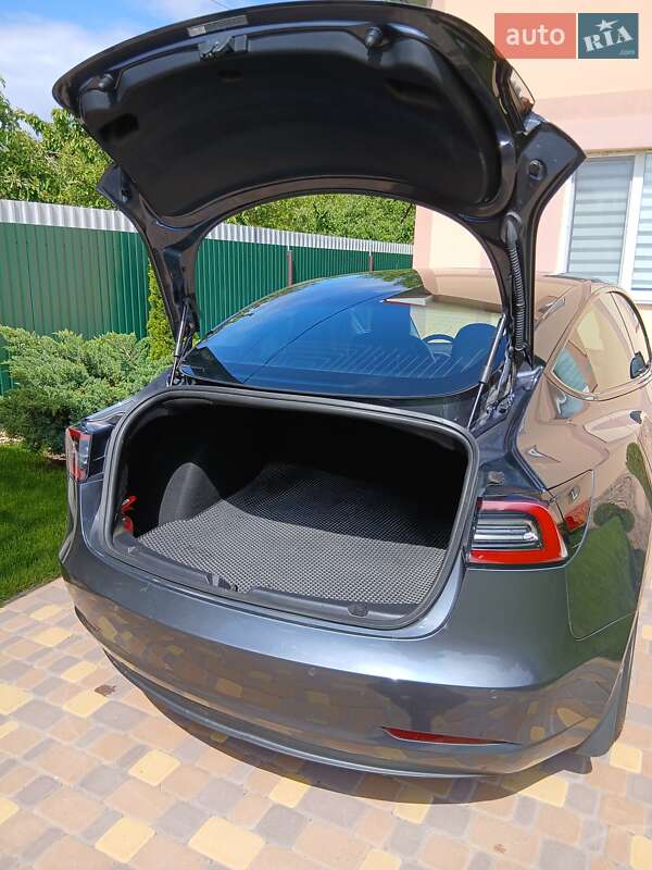Седан Tesla Model 3 2019 в Киеве