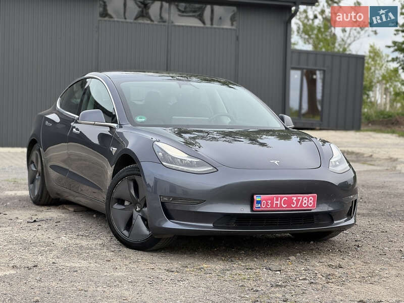 Седан Tesla Model 3 2019 в Ровно