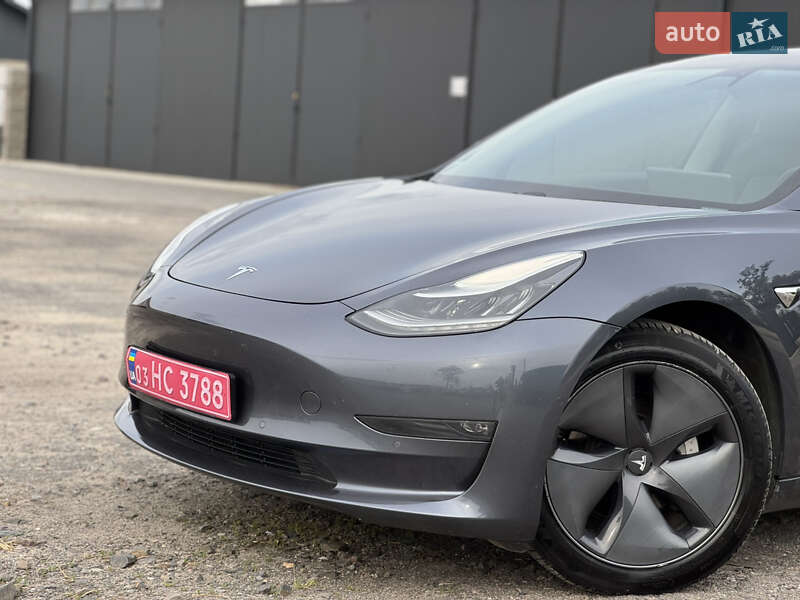 Седан Tesla Model 3 2019 в Ровно