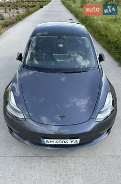 Седан Tesla Model 3 2023 в 
