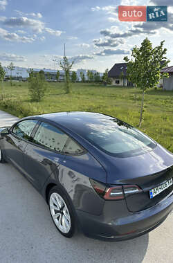 Седан Tesla Model 3 2023 в 