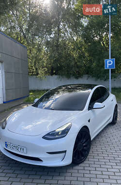 Седан Tesla Model 3 2021 в 