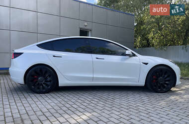 Седан Tesla Model 3 2021 в 