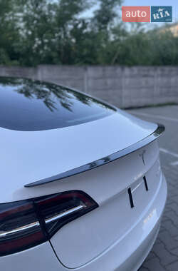 Седан Tesla Model 3 2021 в 