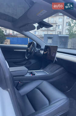 Седан Tesla Model 3 2021 в 