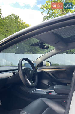 Седан Tesla Model 3 2021 в 