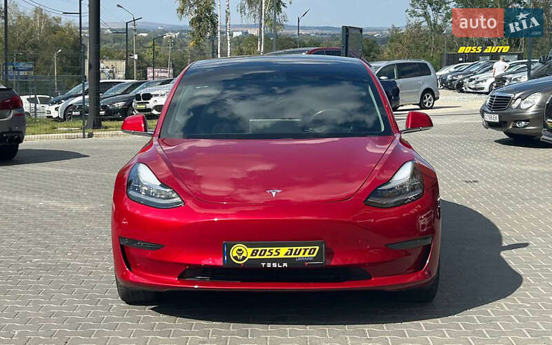 Седан Tesla Model 3 2019 в Чернівцях
