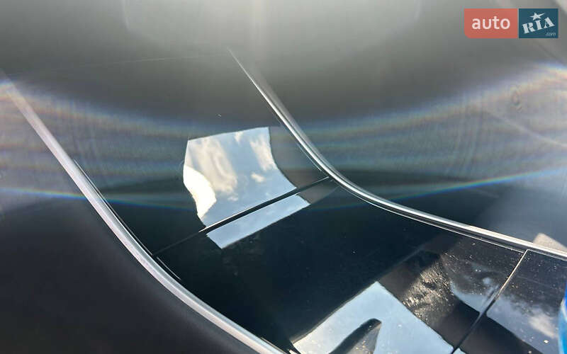 Седан Tesla Model 3 2019 в Чернівцях