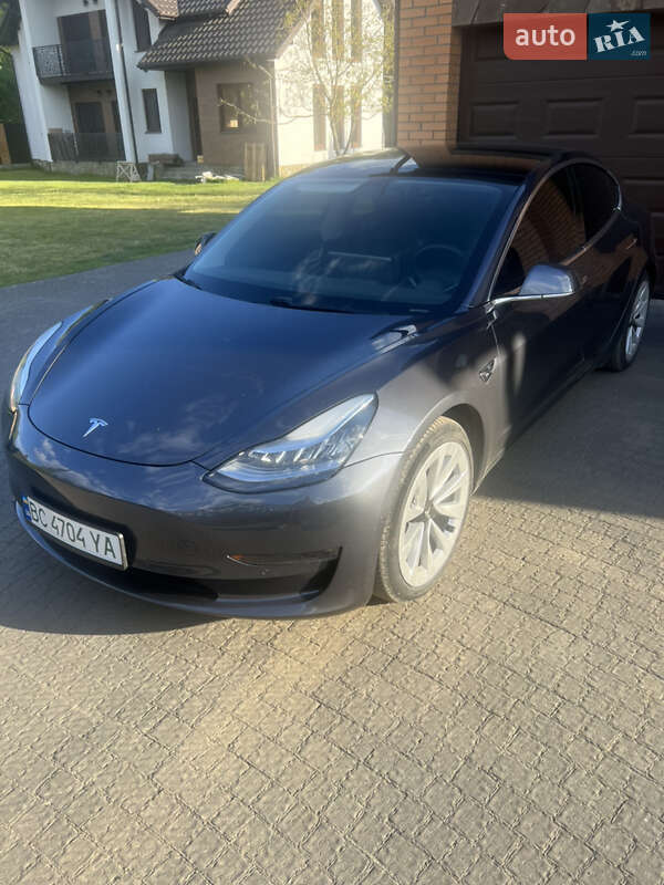 Седан Tesla Model 3 2019 в 